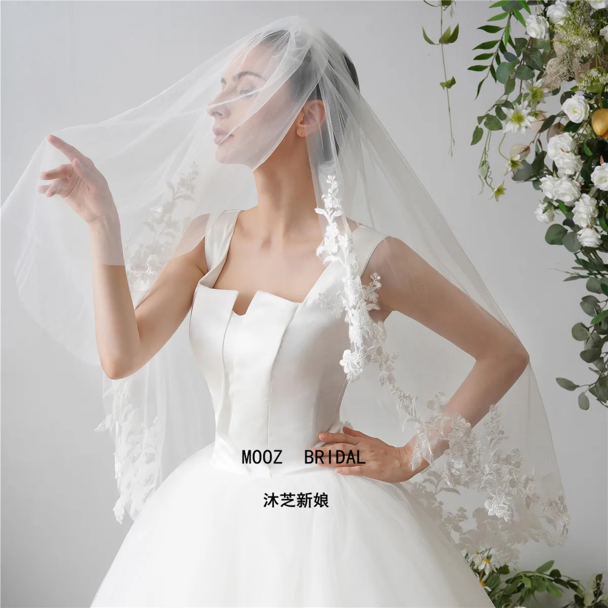 Elbow Length Real Images In Stock Appliques Lace Two Layers Soft Tulle Crossing Finger  Style Wonderful New 2021 Wedding Veils