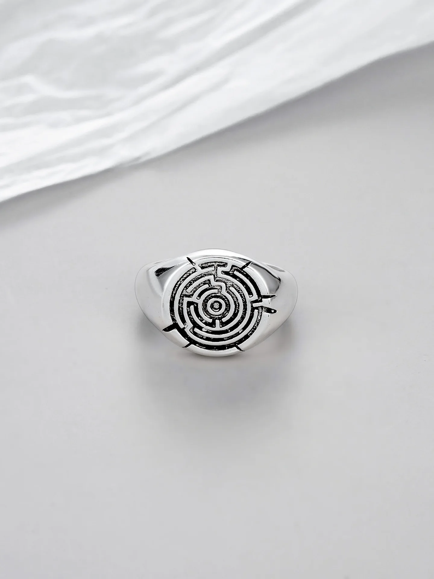 Fashion Labyrinth Ring Women's New Design Motorcycle Rock Gothic Punk Wedding Engagement Jewelry Ring with Adjustable Opening