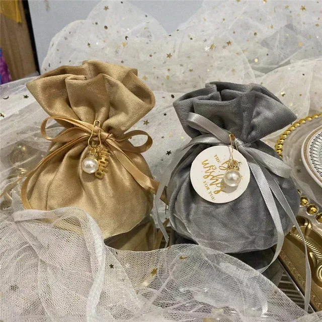 

2021 New Arrival Luxury Velvet Gift Bags With Pearl String Wedding Candy Boxes Gift Cases Packaging Sugar Containers Party Decor