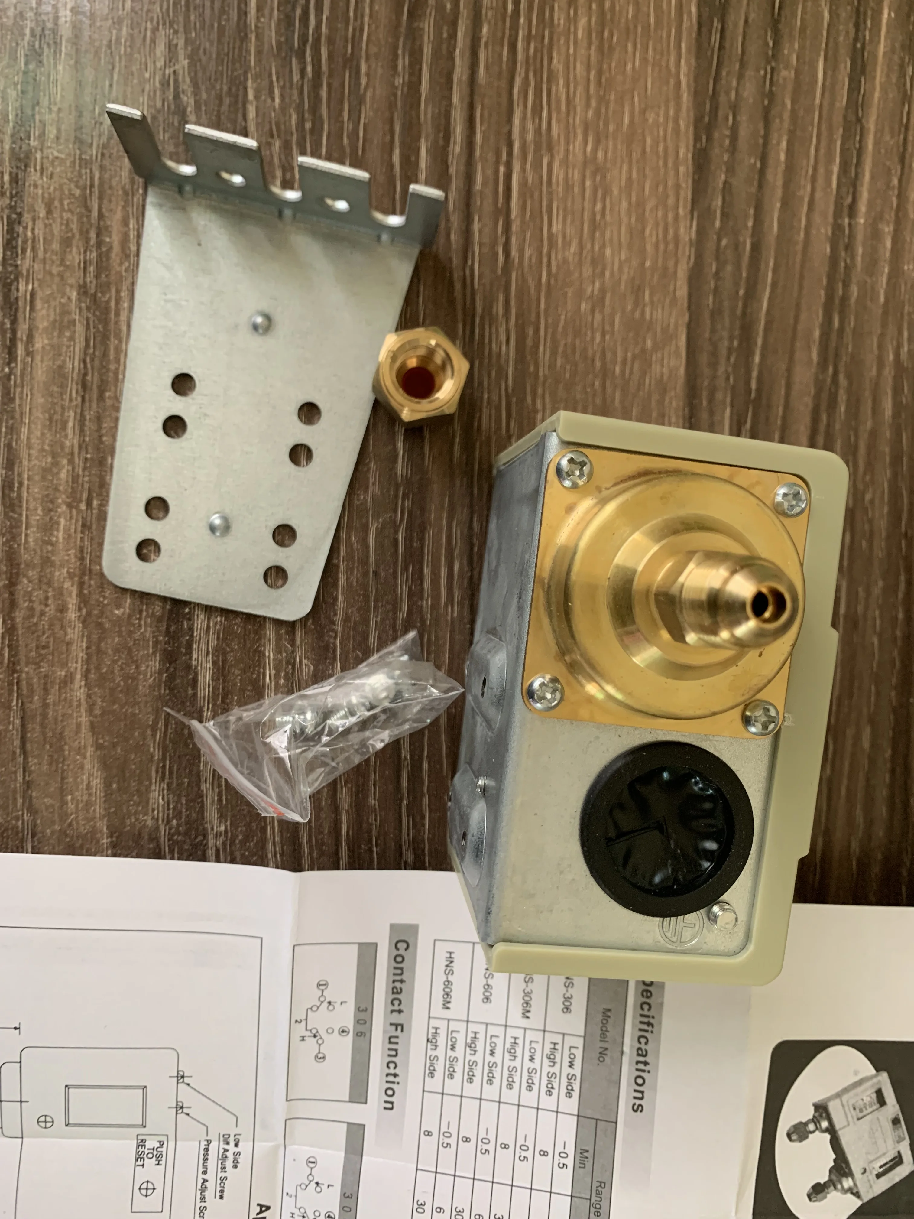 مفتاح ضغط 3s وحدة تحكم كهربائية واحدة HNS-210 العلامة التجارية الجديدة الأصلية كوريا حماية الجهد العالي والمنخفض
