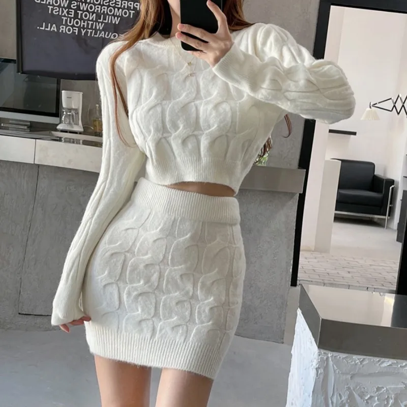 Set 2 Potong Rajutan Musim Gugur Musim Dingin Elegan Switer Leher O Seksi Wanita Crop Top + Rok Mini Bodycon Setelan Korea