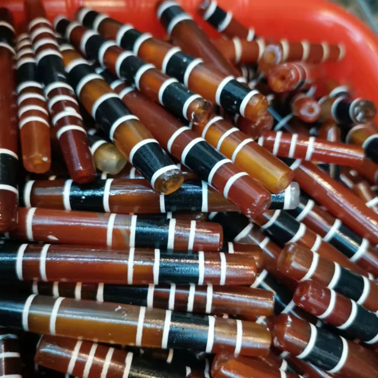 1pcs/lot Thousand-year historical heritage authentic West Asian ancient beads old carnelian three-color long-line beads Thin tub