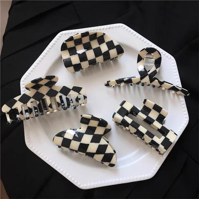 

High Quality Classic Black White Plaid Hair Claw 2024 Newest Fashion Large Acetate Hair Clip for Women Makeup Bathroom Hair Crab