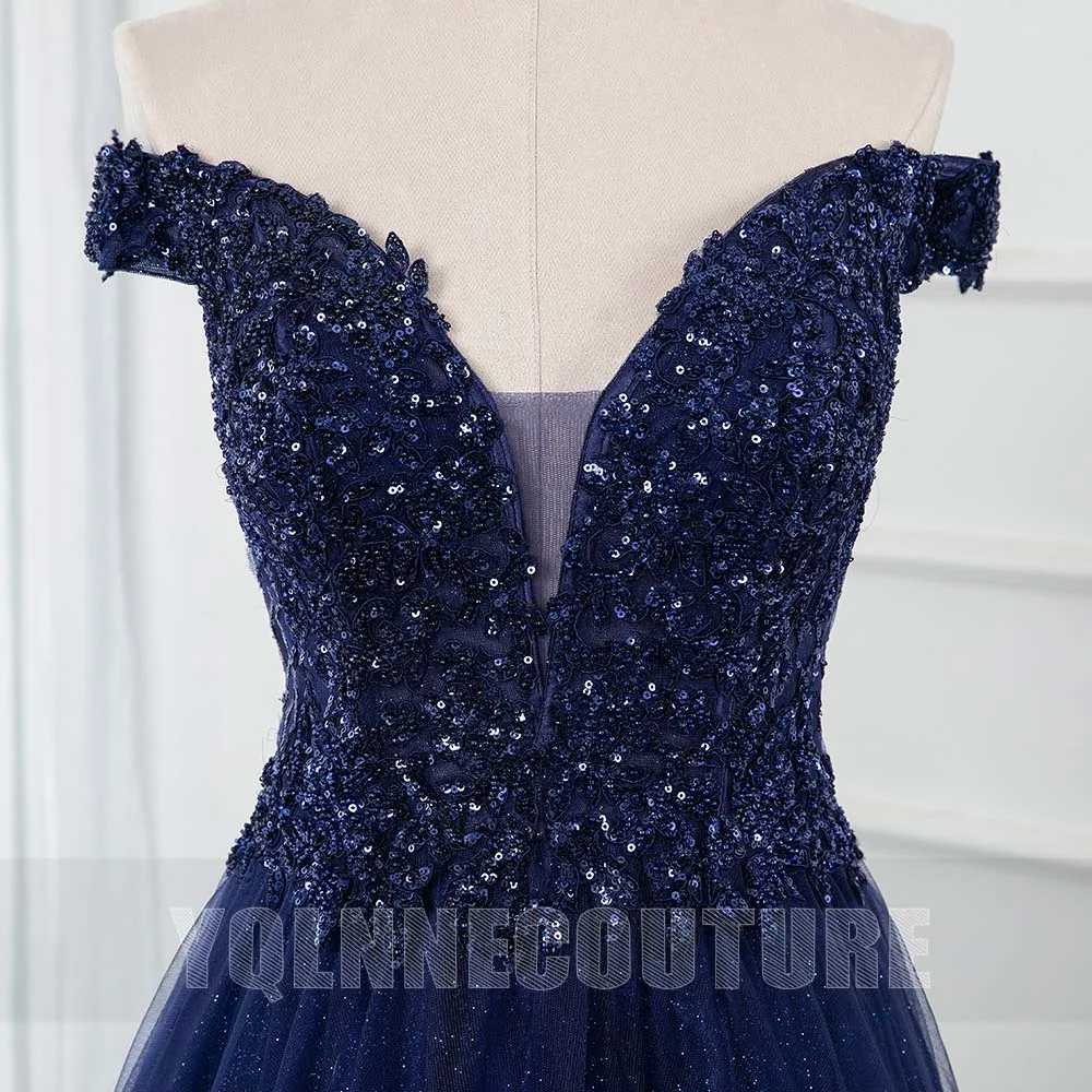 Gaun Prom Panjang Biru Navy YQLNNE Gaun Pesta Seksi Manik Applique Bahu Terbuka Gaun Malam Bagian Belakang Berenda Tulle Glitter