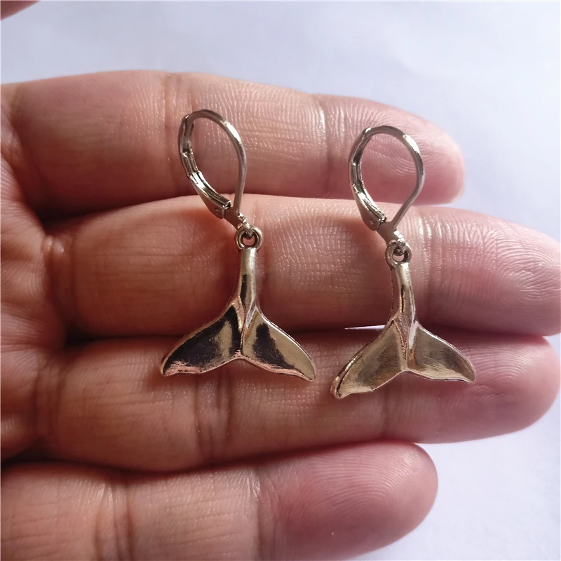 Tiny Whale Tail Leverback Earring, Whale Tail Earrings Minimalist Jewelry, Antique Silver Color Animal Jewelry Cool Earrings