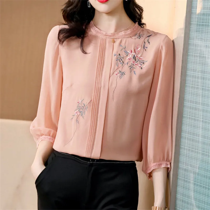 Summer Style Chiffon Elegant Women Casual Loose Shirts Temperament O-Neck Fashion Embroidery Blouses Tops Blusas MM0447