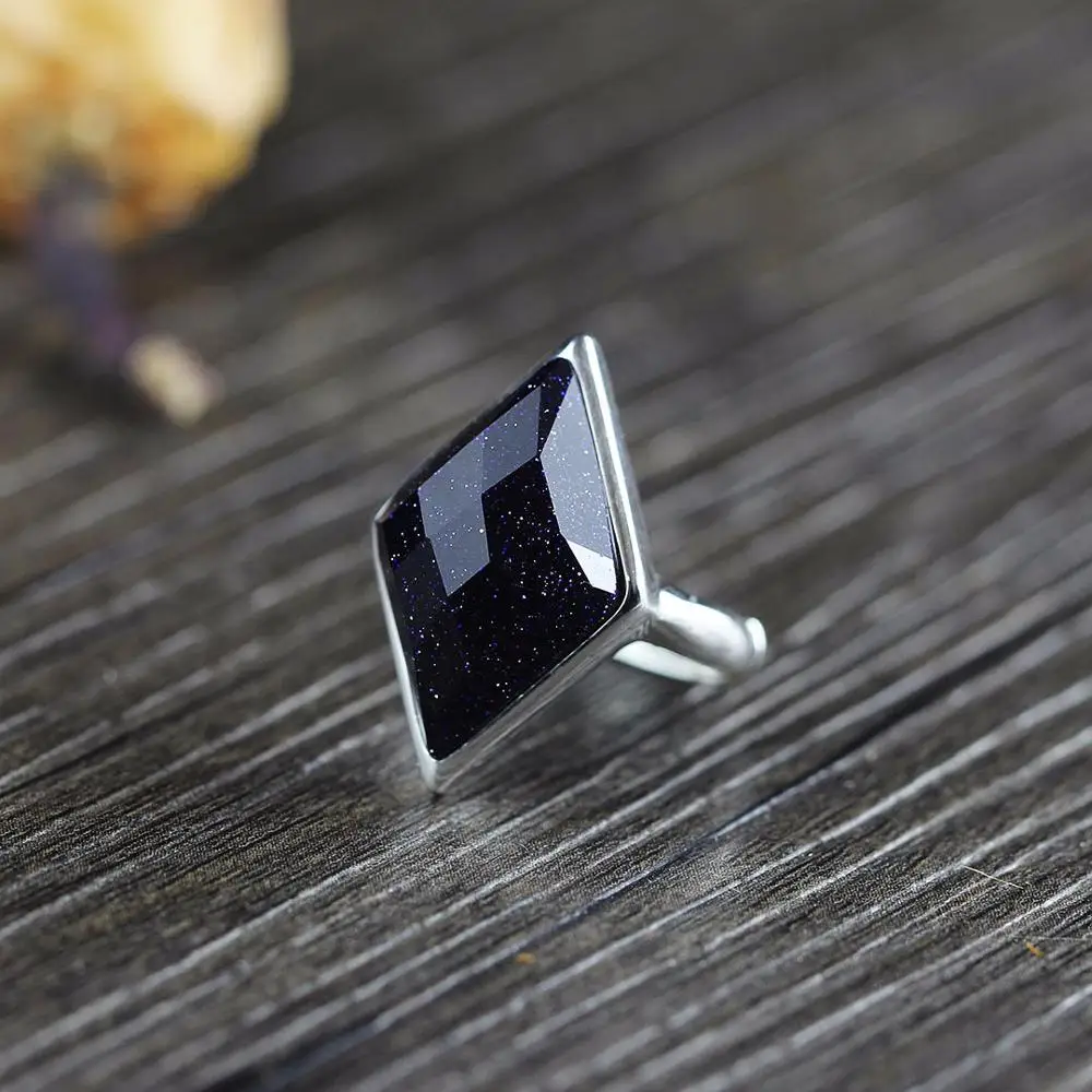 

Кольцо женское из серебра 925 пробы, с граненым голубым песочным камнем, Незамкнутое, темное, голубые драгоценные камни