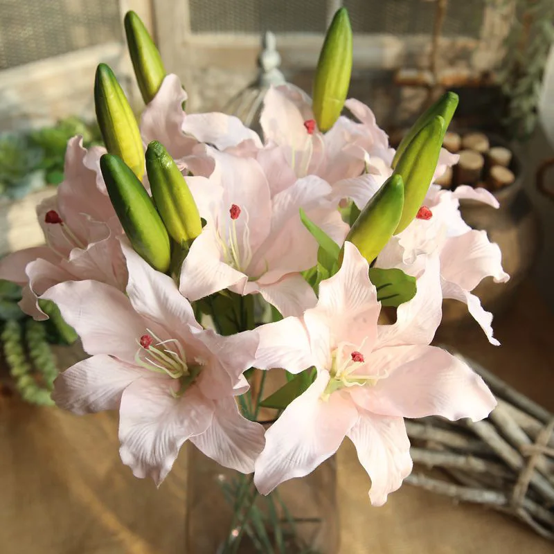 

5pcs Artificial Silk Lilies Single Branch Home Wedding Party Holiday Decorations Illustrations Crafts