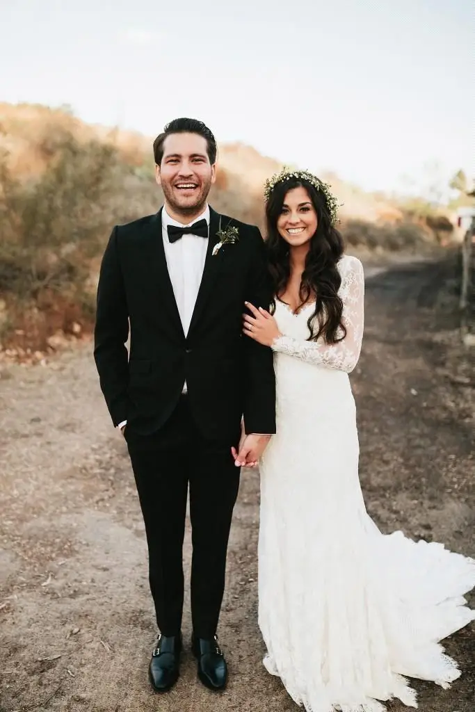 Vestido de encaje blanco de manga larga para novia, traje de novia con espalda abierta, línea A Simple, para playa y boda