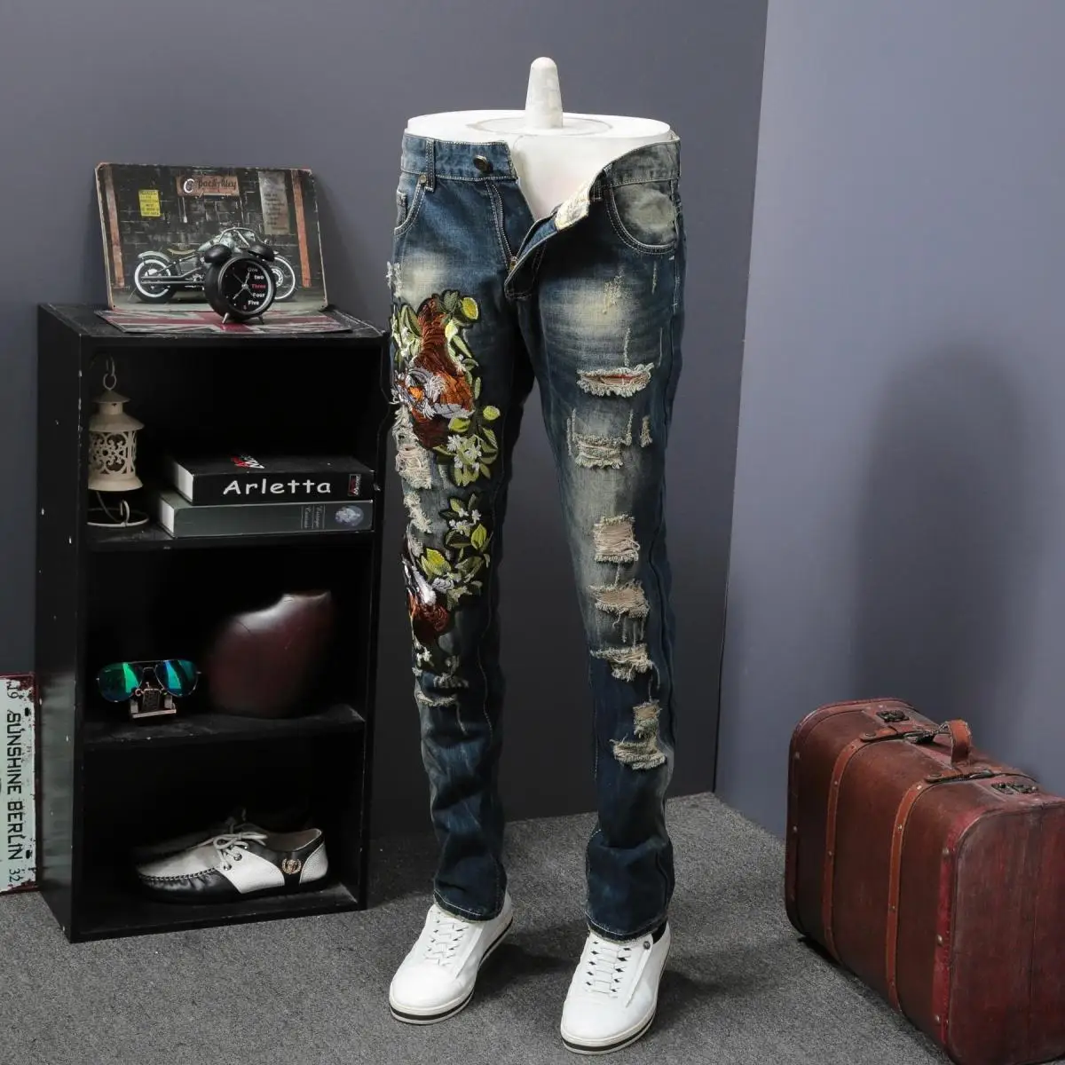 Men Embroidery Ribbed Jeans Moto Biker Denim Pant Tiger Flower Embroidery Fashion Desinger Jeans Ribbe Destroy Hole Jeans Men