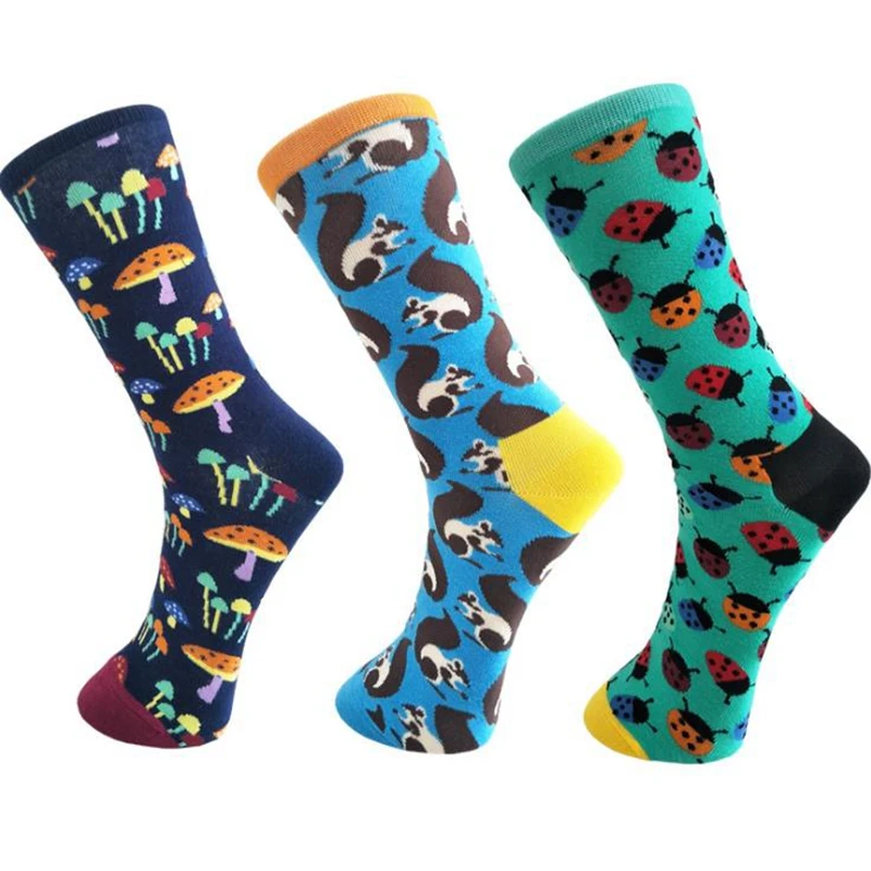 Überraschung Gekämmte Baumwolle Cartoon Pilz Frauen Crew Socken Nette Glückliche Tier Eichhörnchen Marienkäfer Socken Spaß Mode Bunte Sox