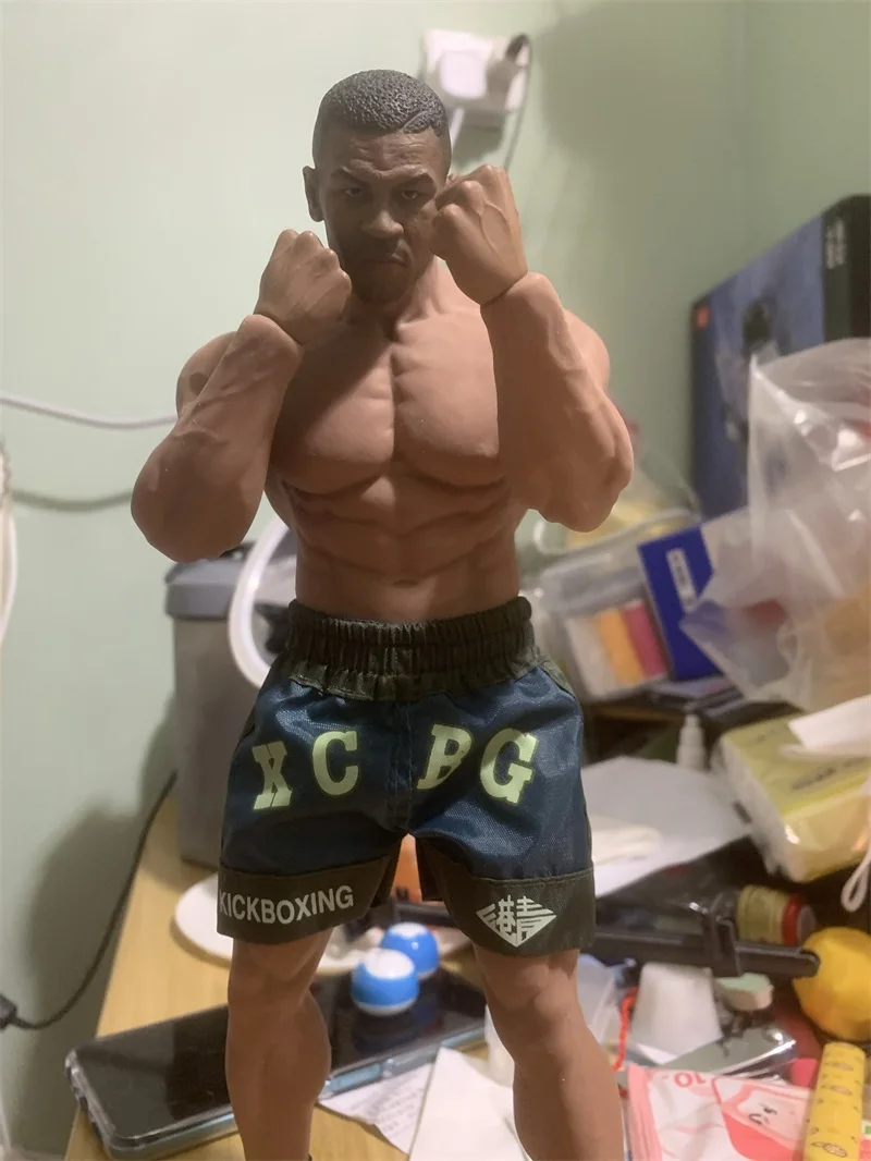 In vendita 1/6th Tyson Young Version Testa maschile Scultura per la normale figura di azione della bambola da 12 pollici