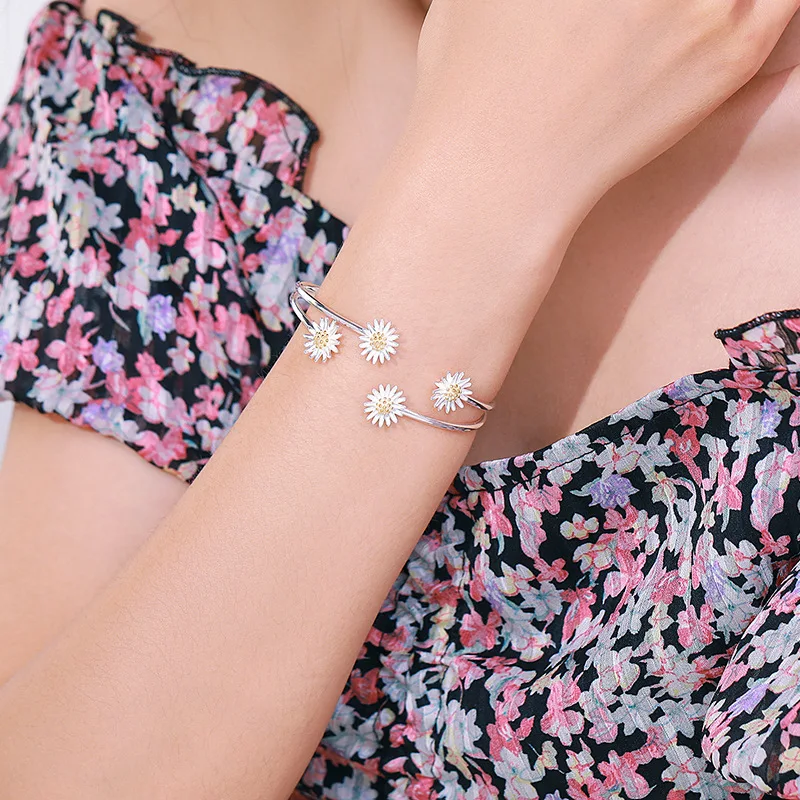 Korean Style Daisy Flower Charm Bracelet For Women Girls Elegant Sweet Flowers Bangle Wedding Party Statement Jewelry Gifts