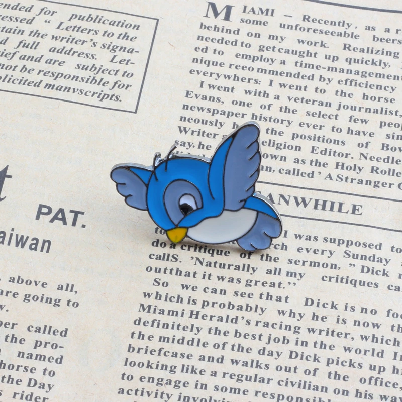 الإبداعية المينا الأزرق الطيور دبابيس الكرتون تحلق الوليدة الحيوان دبابيس الدينيم الستر التلبيب دبوس مشبك قميص شارة هدية للأطفال #4