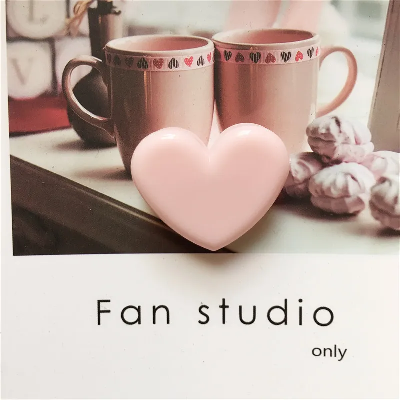 Mini Love Heart Clips Pink Plastic Office Supplies Pink Clips Refrigerator magnet Stickers Paper Photo Peg Home Decor Accessorie