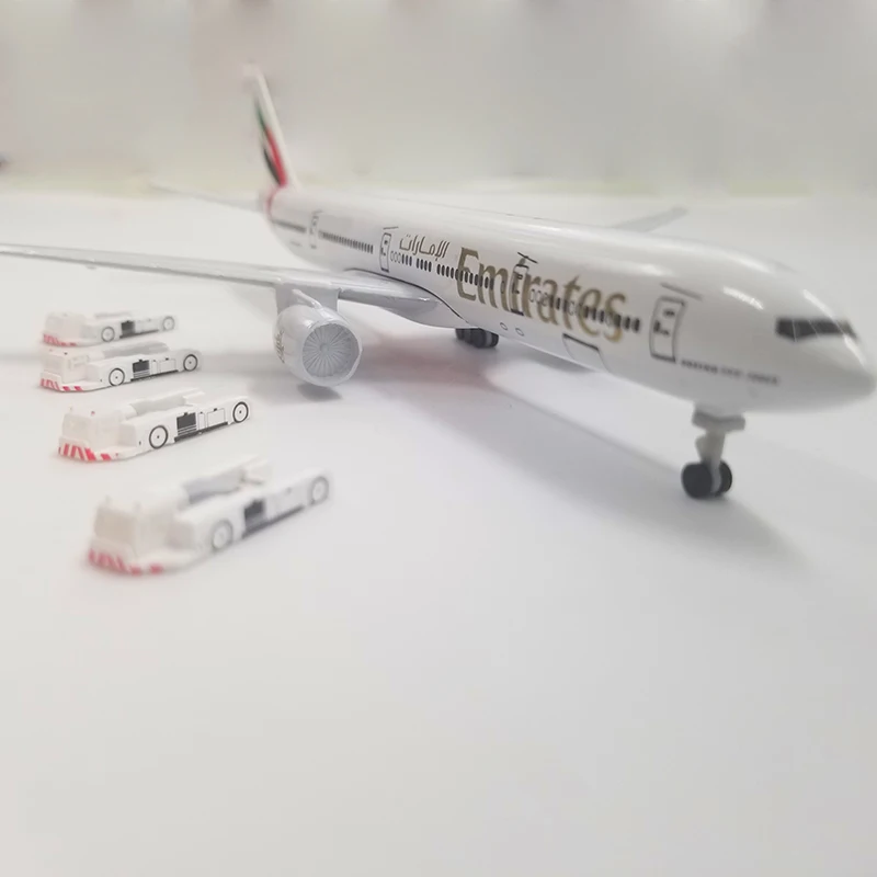 1:400 Scale Airplane Boeing Model Trailer Tow Truck Aircraft Plane Airliner Airport Scene Display Toy Parts Collection