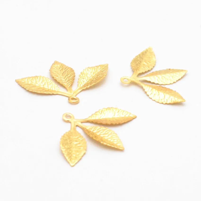 20Pcs Filigree Leaves Leaf Metal Crafts Decoration DIY Findings 2.3X3.0cm (2 COLOR)