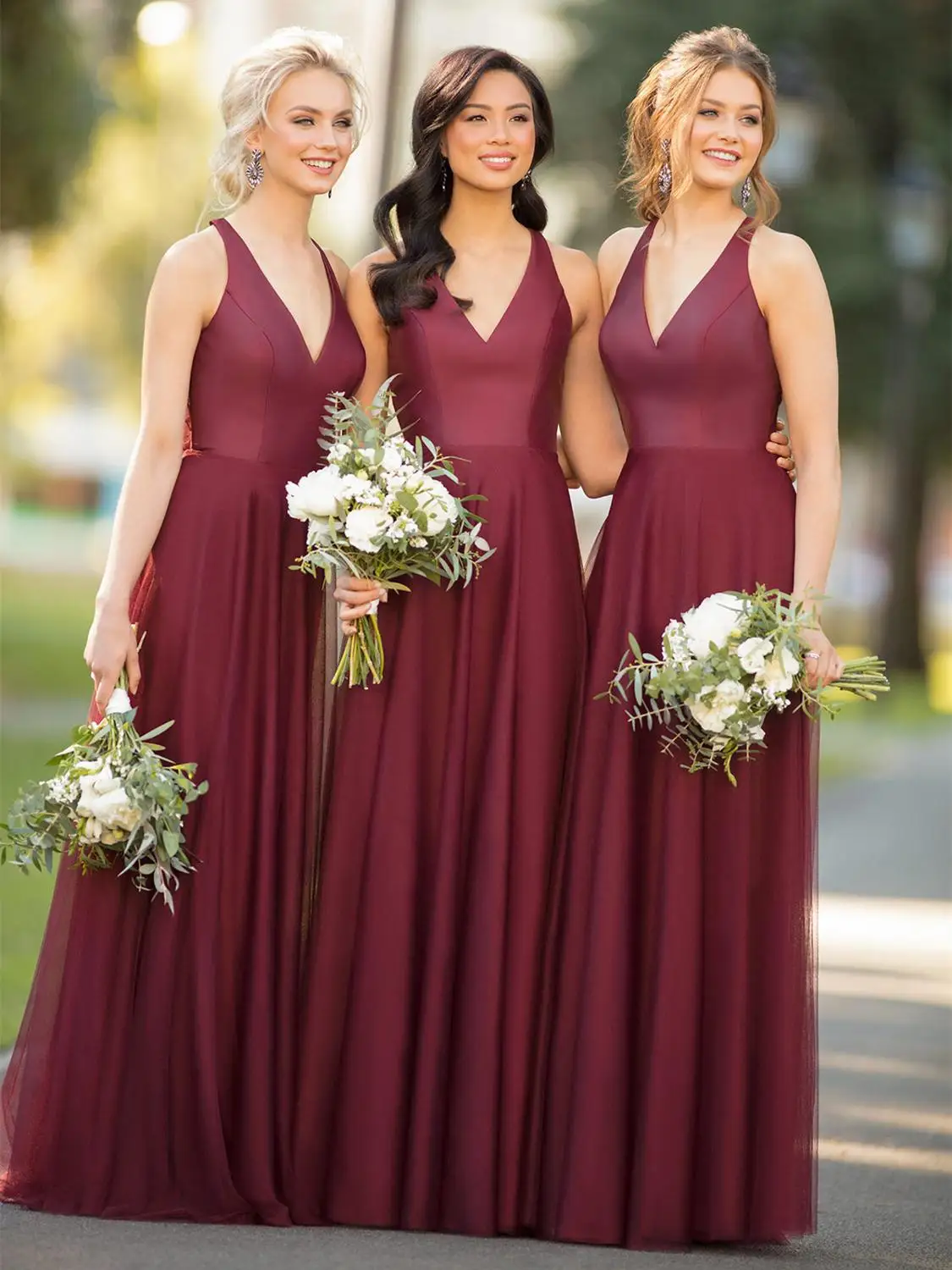 Gorgeous Burgundy Women Formal Wedding Bridesmaid Dress Deep V-Neck Sleeveless Open Back Floor Length Tulle Evening Party Gowns