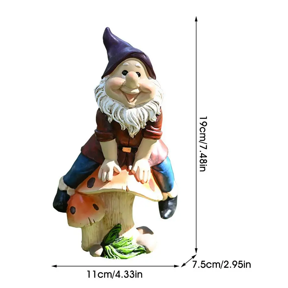 Statua di gnomo in resina che tiene la vite-decorazione autunnale e decorazione