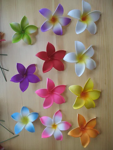 Imagen 2 del producto Venta al por mayor 100 unids/lote 8CM 10 colores espuma Plumeria selección de pelo mujeres usan accesorios para el cabello Hawaii flor Tropical