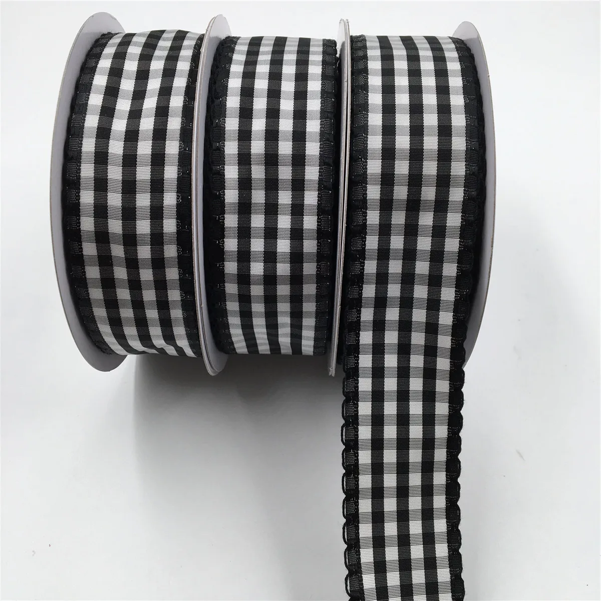 

25Yards 38mm Wired Edge Black and White Buffalo Check Plaid Ribbon for Birthday Christmas Gift Box Wrapping Decoration DIY N1149