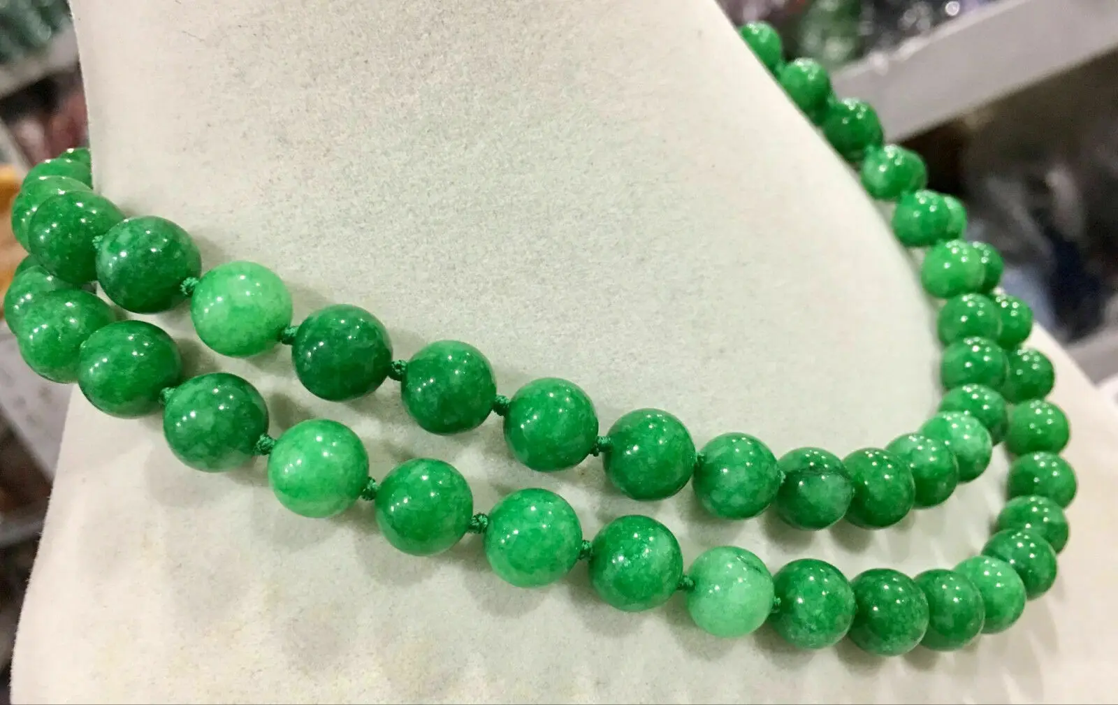 

Long 32" 8mm 10mm Round Green jade Emerald Gemstones Beads Necklace AAA