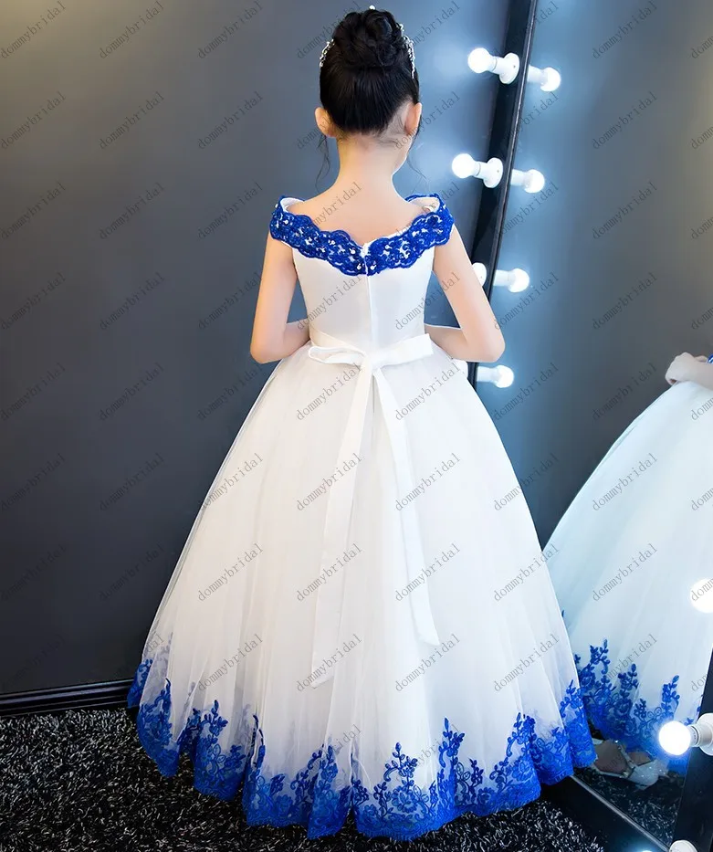 2023 Elegant White and Royal Blue Lace Ball Gown Tulle Off Shoulder Flower Girl Dresses for Wedding Party Juniors with Sleeves