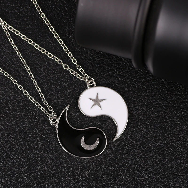 2 Pcs/Set Yin Yang Tai Chi Necklace For Couples Broken Heart Puzzle King Queen Pendant Necklaces Send Lovers Jewelry Gifts 2023