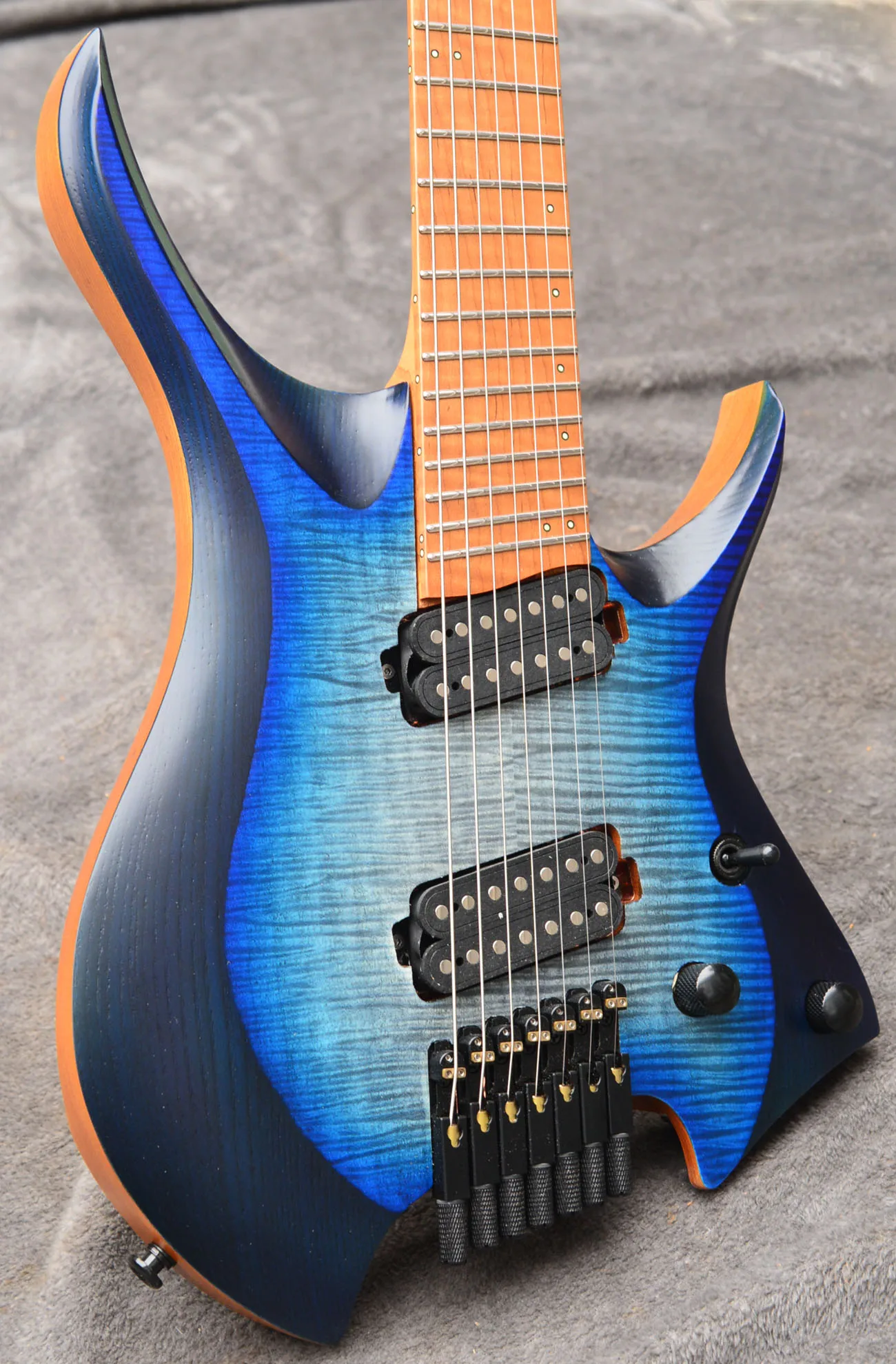 

2021 new Fanned frets 7 Strings Headless Electric Guitar blue color Flame Maple Roasted Maple Neck Ergonomic asymmetric neck