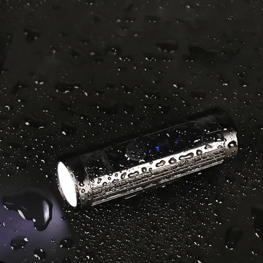 Luce per bici ricaricabile USB, faro per bici a LED luminoso da 500 Lumen con supporto di montaggio, 4 modalità, torcia di sicurezza per ciclismo su strada
