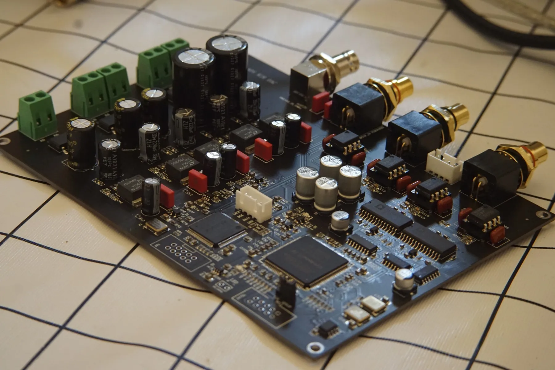 Picture 4: New Dual AD1865R NOS DAC vinyl style decoder board dual FPGA clock asynchronous processing R2R decoding