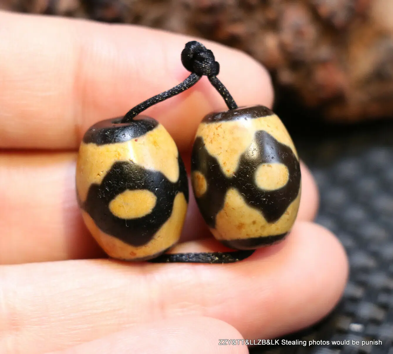 

Collectible LKbrother Sauces A Pair of Energy Tibetan old Agate Honest 3 Eye Daluo dZi Bead Totem Amulet 3A Q 5AC15A02