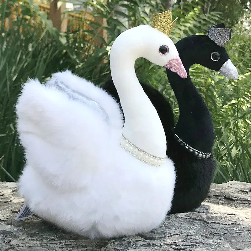 Princess Crown Black Swan Plush Toy Peal Necklace White Swan Couple Queen Swan Plushie Wedding Decor Dolls for Couple Present