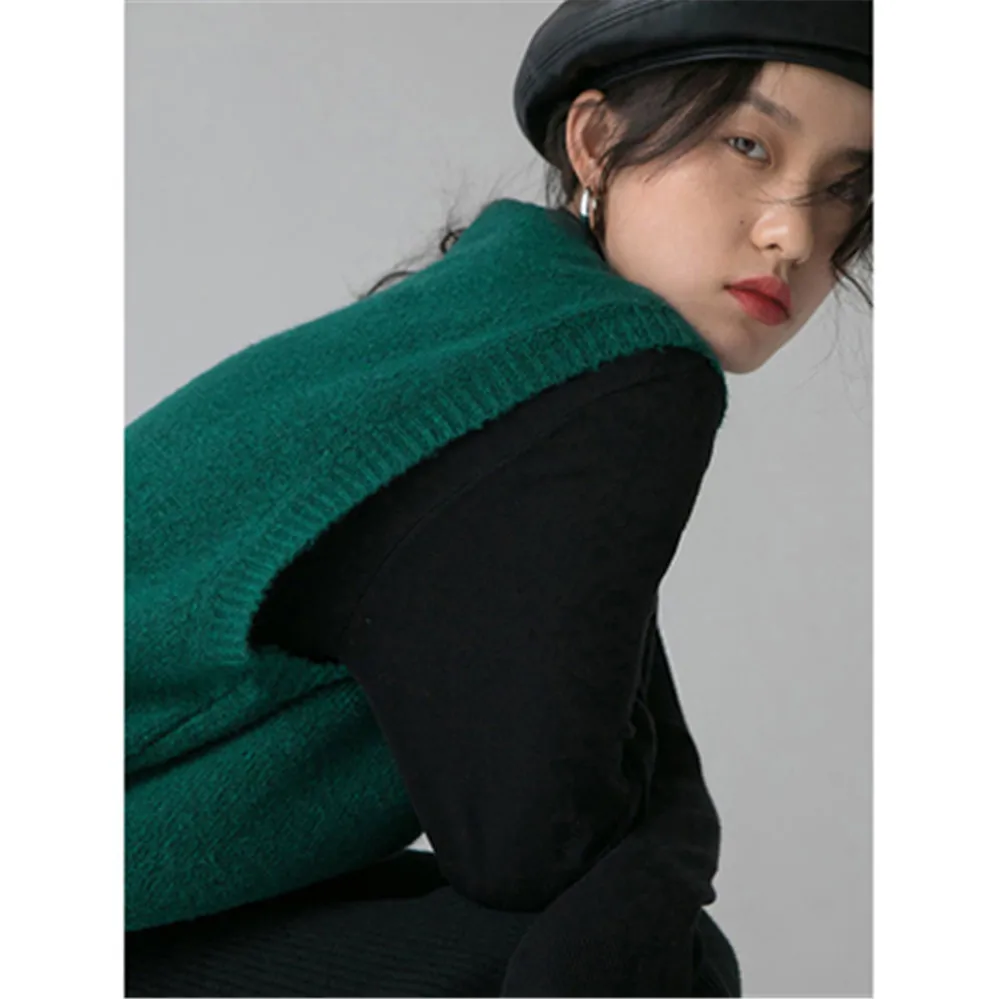 2024 Women Sweater Green Vest Autumn and Winter Korean Loose Black V-neck Knitted Vest Sleeveless Sweater Women Tops