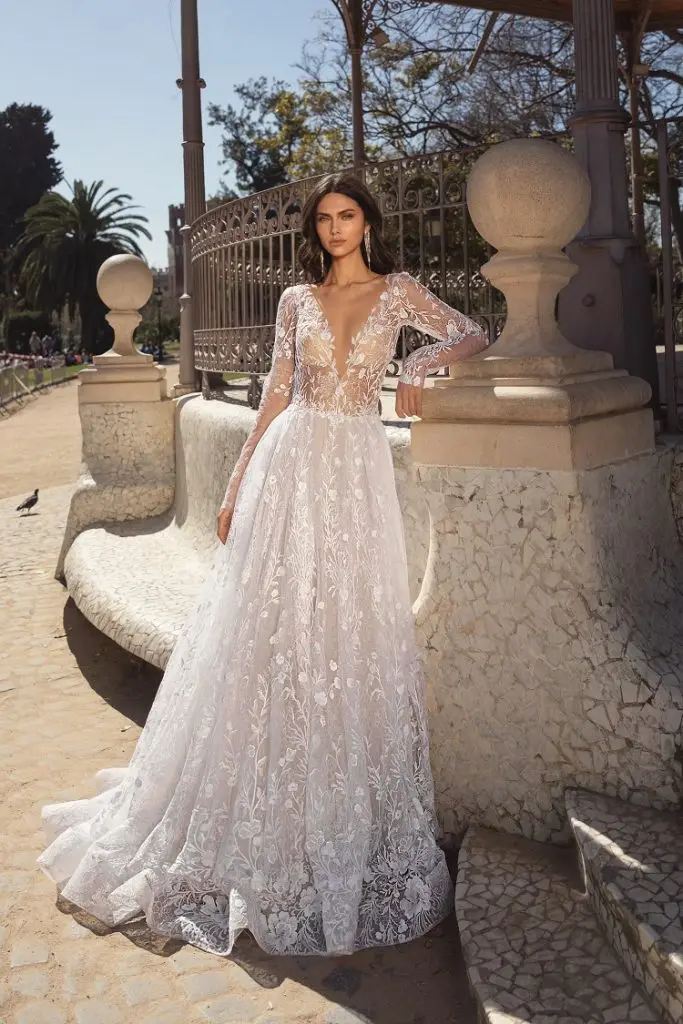 Robe de mariée ligne A Sexy, col en V profond, en dentelle, avec des Appliques, manches longues, dos nu, avec traîne, 2020