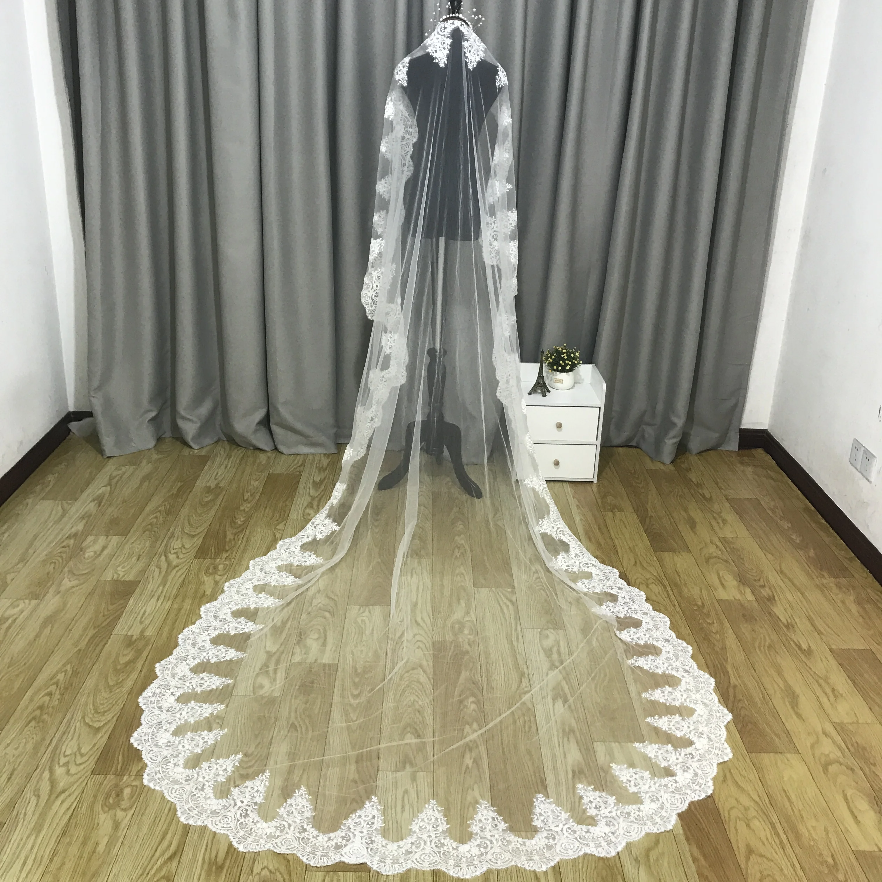 Vendita calda 3M velo da sposa lungo decalcomania completa bordo Applique uno strato cattedrale veli due usi con pettine Tulle velo da sposa senza paillettes