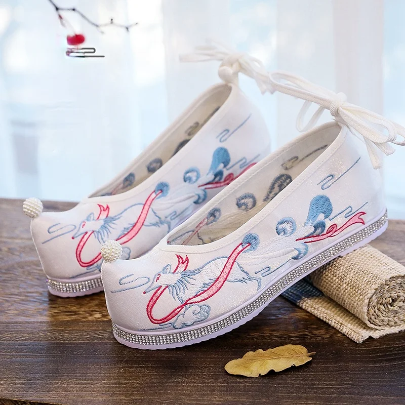 Spring New Han Clothing Shoes Women Embroidered Shoes Head-scratching Chinese Elements with Ancient Style Antique Dress