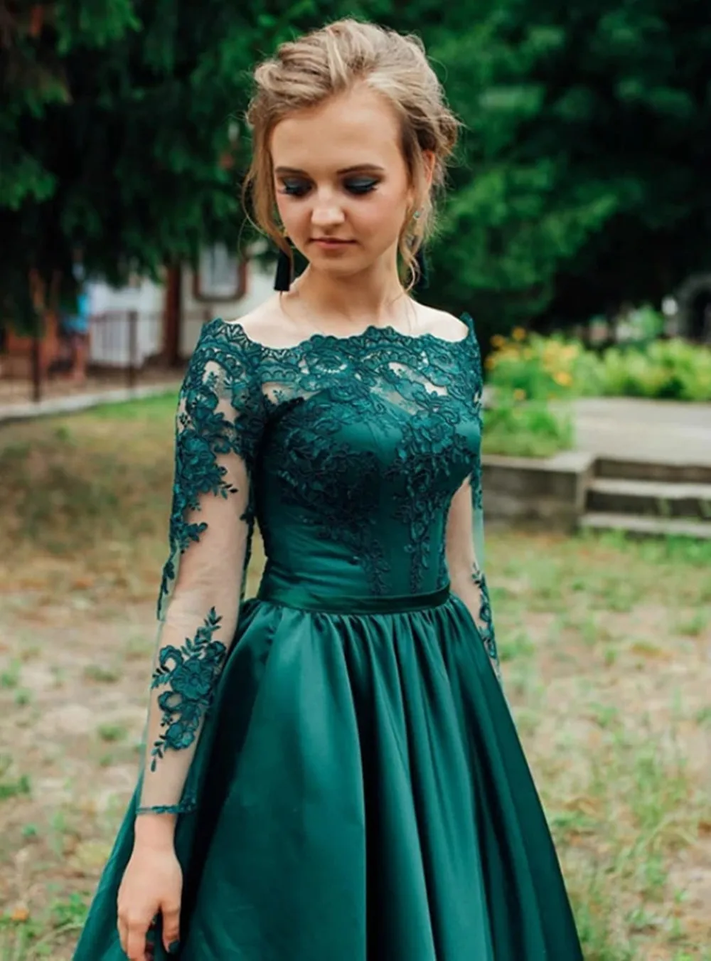 A-Line zielone satynowe suknie na bal maturalny aplikacje z długim rękawem Off the Shoulder suknie wieczorowe 2021 Vestido De Festa długość podłogi