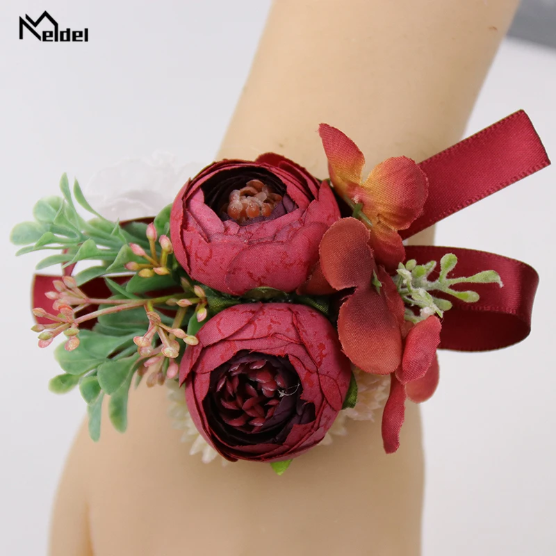 Meldel สีแดง Boutonniere งานแต่งงาน Bridesmaid สายรัดข้อมือผ้าไหมคุณภาพสูง Rose ดอกไม้ Corsages พรหมประดิษฐ์ดอกไม้สีแดง