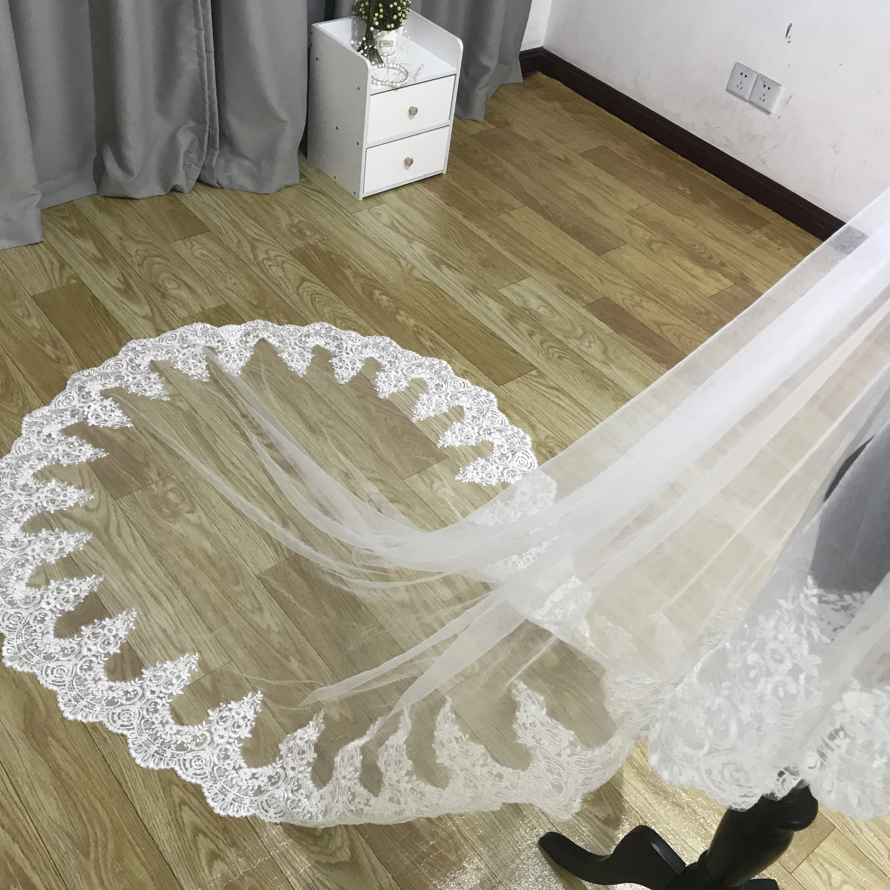 Voile de mariage de 3M de Long, Applique complète, bord, une couche, pour la chapelle, deux utilisations, avec peigne, en Tulle, sans paillettes, offre spéciale