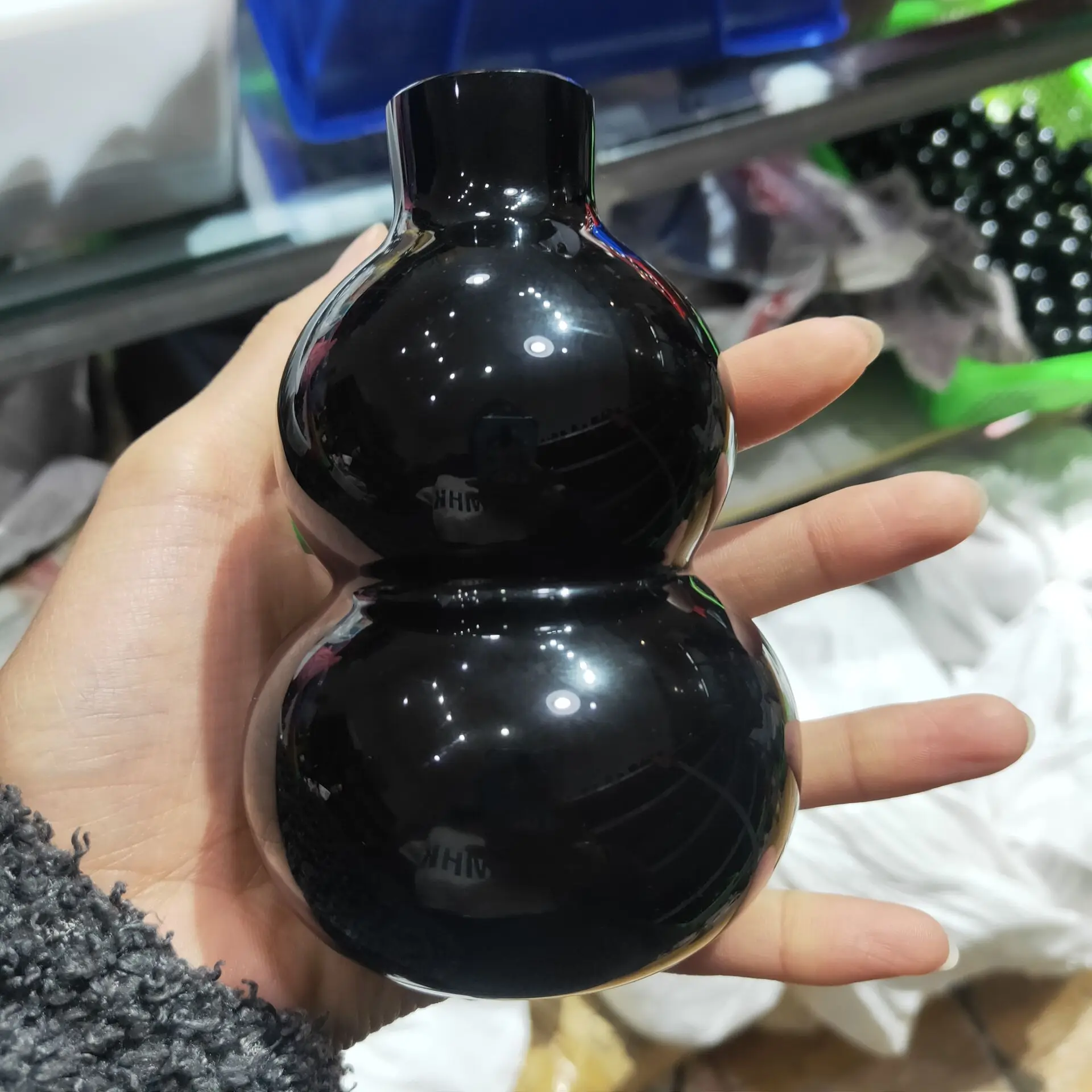 

1pcs 12cm Natural Obsidian Gourd Figurine Quartz Crystal Gourd Lucky Stone Feng Shui Reiki Healing Crystal Stone Home Decoration