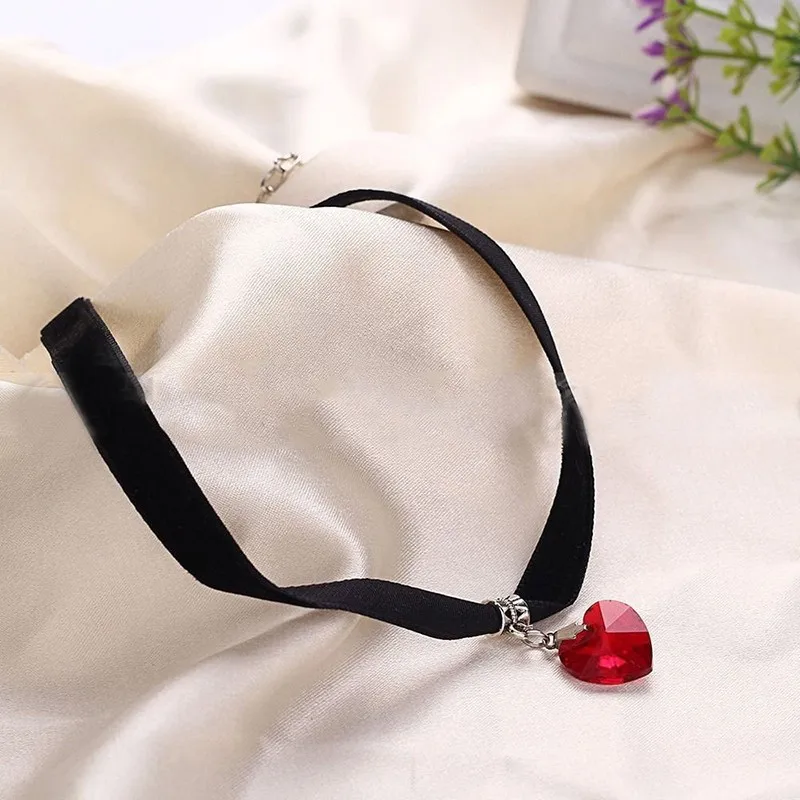 New 1pcs Gothic Velvet Heart Crystal Choker Handmade Necklace Pendant Retro 80 90s