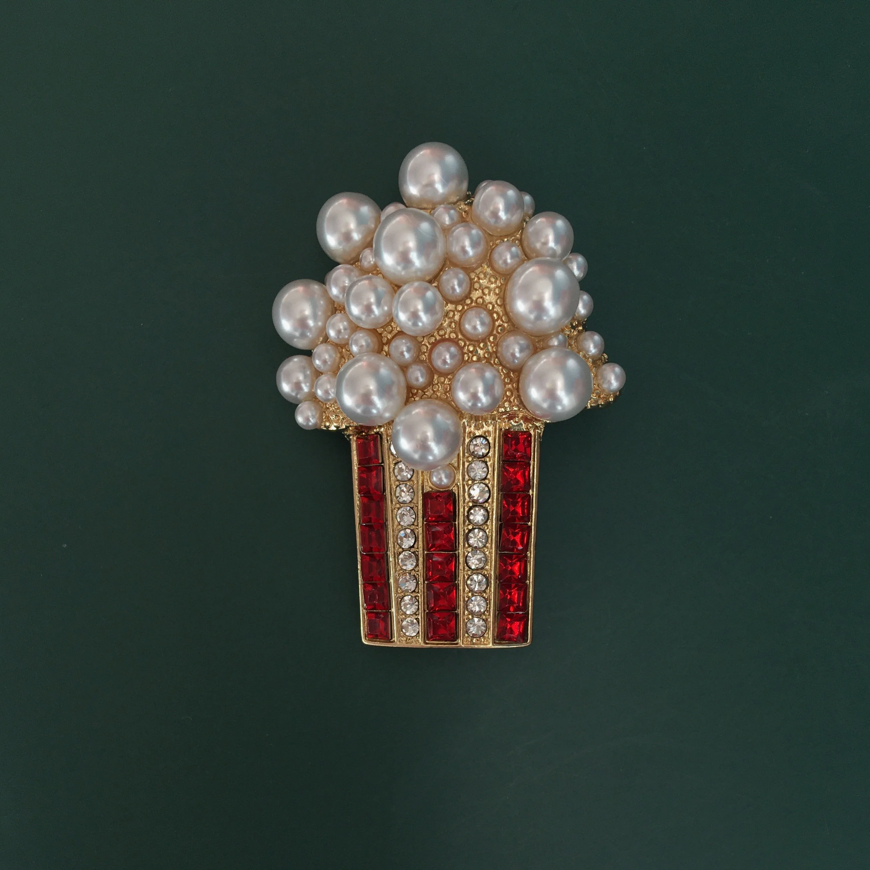 HUANZHI Vintage Gold Color Enamel Pearls Crystal Pin Bird Rabbit Flower Elephant Scepter Bow Pineapple Popcorn Brooch for Women