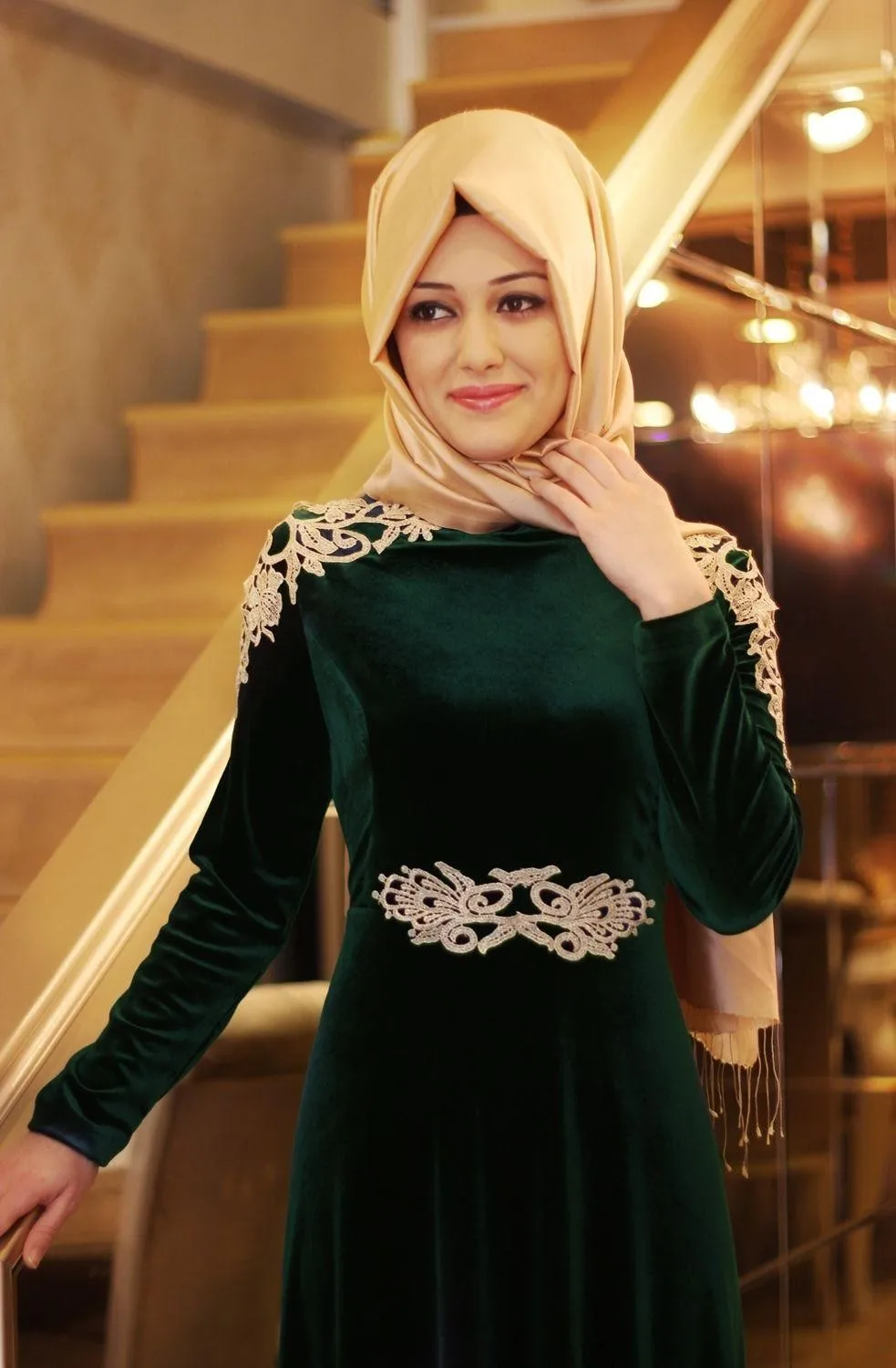 Lace Dubai vestido de noiva Longo Velvet Long Formal Long Sleeve Muslim Evening Gown With Hijab mother of the bride dresses