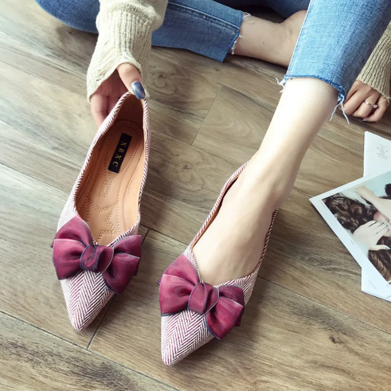 Women Flat Heel Shoes Big Silk Bowknot 31-46 Plus Big Size Pointed Toe Lady Flats Casual Sweet Soft Sole Solid Color Moccasins