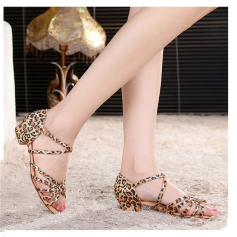 Zapatos de baile latino para niñas y mujeres, zapatos de baile de Tango de salón, sandalias de Salsa de tacón bajo, venta al por mayor