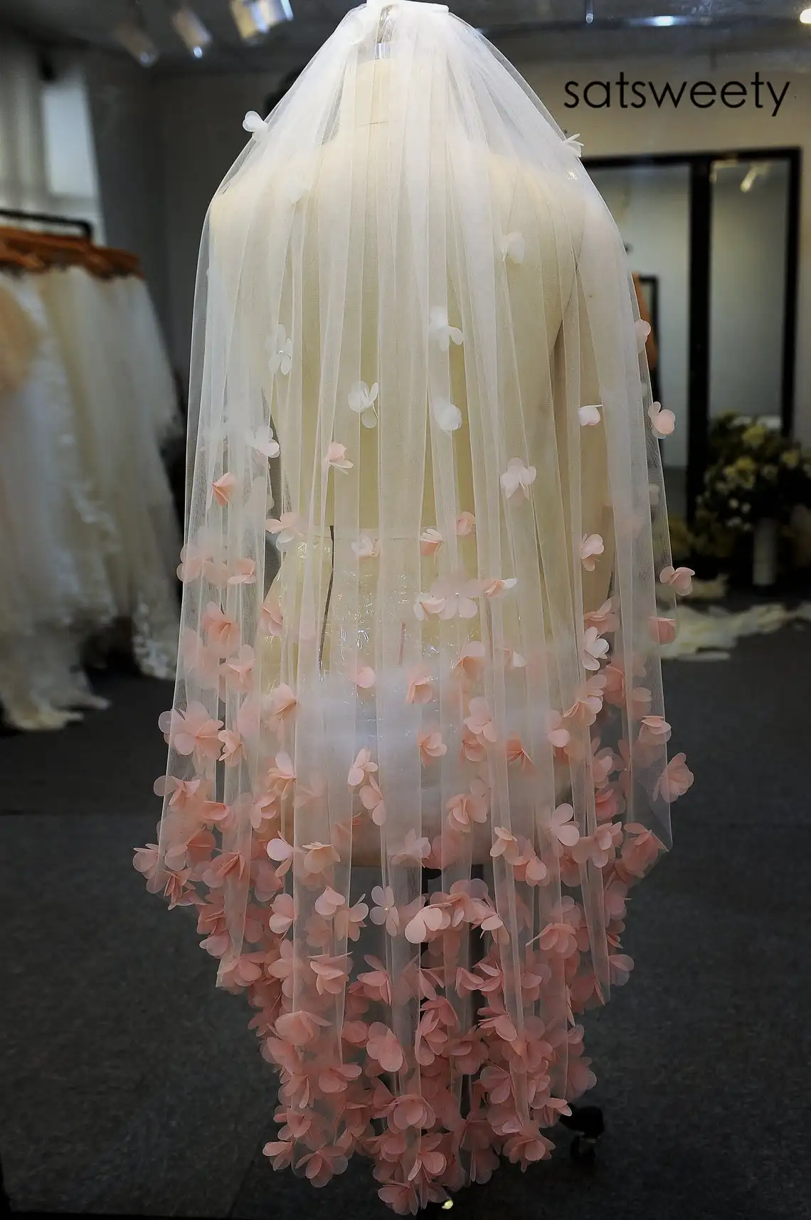 Hoge Kwaliteit Bridal Veils Vingertop Lengte Ivoor/Witte Sluier Voor Bridal Bloemblaadjes Bruiloft Sluier Met Kam