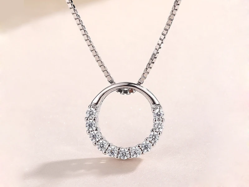925 Sterling Silber Runde Zirkon-Anhänger-Halsketten für Damen, modischer edler Schmuck, halb mit Strasssteinen besetzte glänzende Kreis-Schlüsselbeinkette – Detail 9