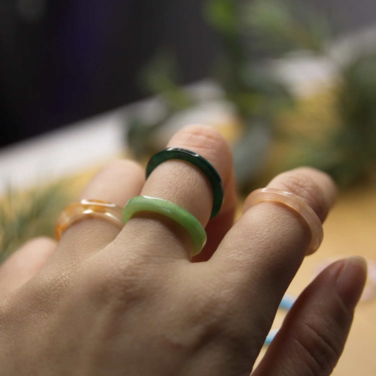 Neue koreanische ästhetische bunte Harz-Acryl-Ringe im Set für Damen – geometrische runde Ringe, temperamentvoller, vielseitiger Schmuck als Geschenk – Detail 32