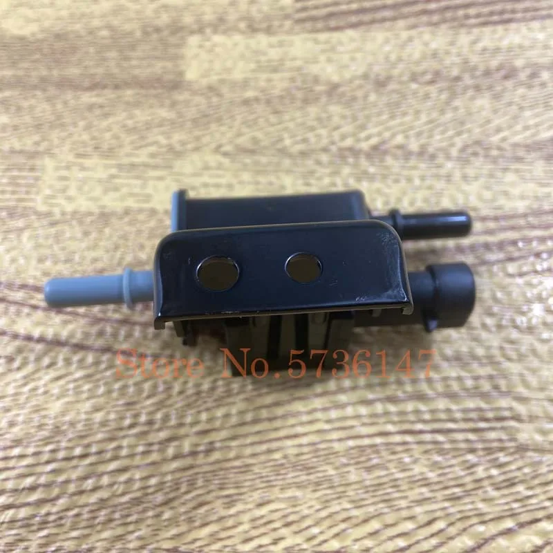 Carbon Canister Solenoid Valve For GMC Chevrolet Malib Suburban Cadillac Buick Regal LaCrosse GL8 OEM# 12606684